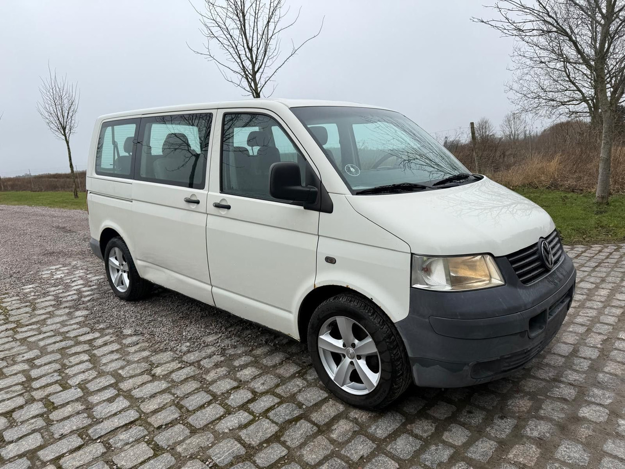 Volkswagen T5 Transporter 1.9 TDI *9 Sitze *RESERVED RO - Пассажирский фургон: фото 1 Volkswagen T5 Transporter 1.9 TDI *9 Sitze *RESERVED RO - Пассажирский фургон: фото 1