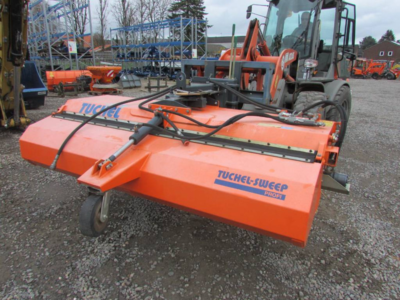 Tuchel Profi 600-230 Kehrbesen / 6.500 EUR - Навесное оборудование для Строительной техники: фото 1 Tuchel Profi 600-230 Kehrbesen / 6.500 EUR - Навесное оборудование для Строительной техники: фото 1