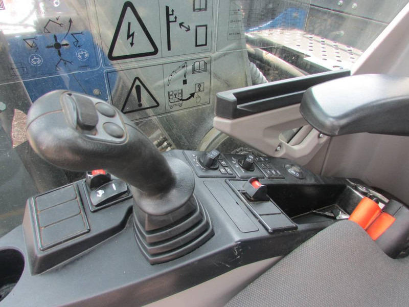 Гусеничный экскаватор Volvo EC 235 EL Kettenbagger 132.000 EUR / AC: фото 16