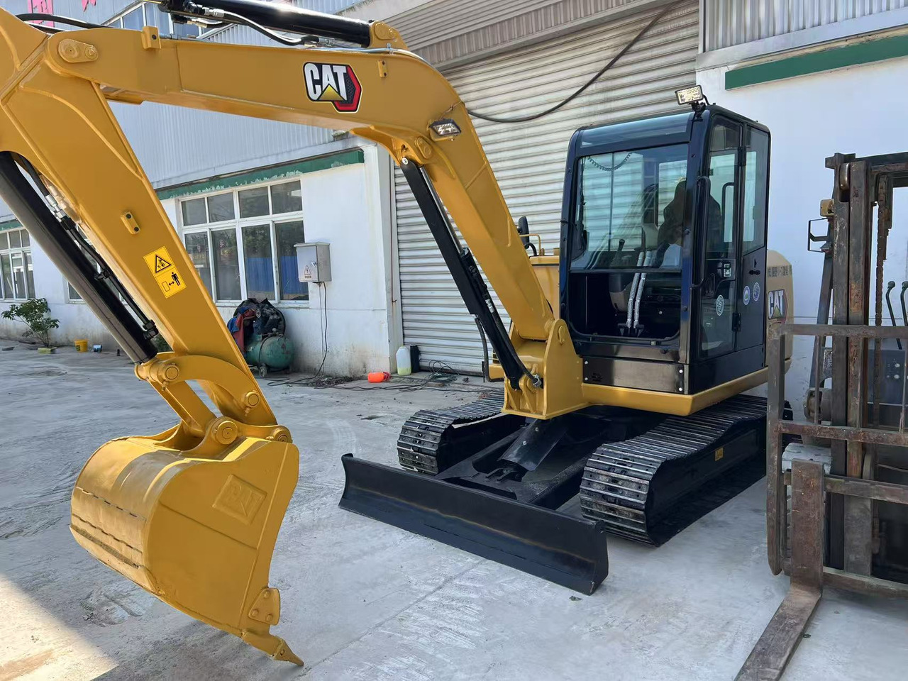 CATERPILLAR 305.5E2 - Мини-экскаватор: фото 3 CATERPILLAR 305.5E2 - Мини-экскаватор: фото 3