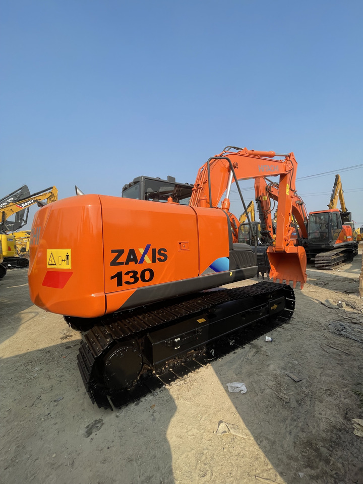 HITACHI ZX130 - Гусеничный экскаватор: фото 2 HITACHI ZX130 - Гусеничный экскаватор: фото 2