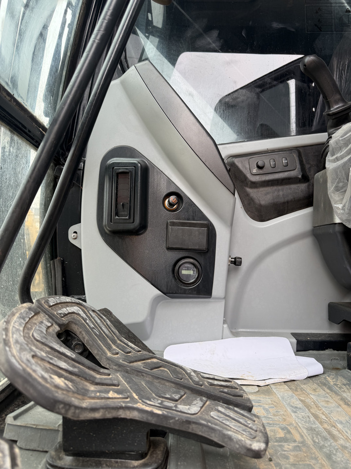 HYUNDAI HX220HD - Гусеничный экскаватор: фото 4 HYUNDAI HX220HD - Гусеничный экскаватор: фото 4