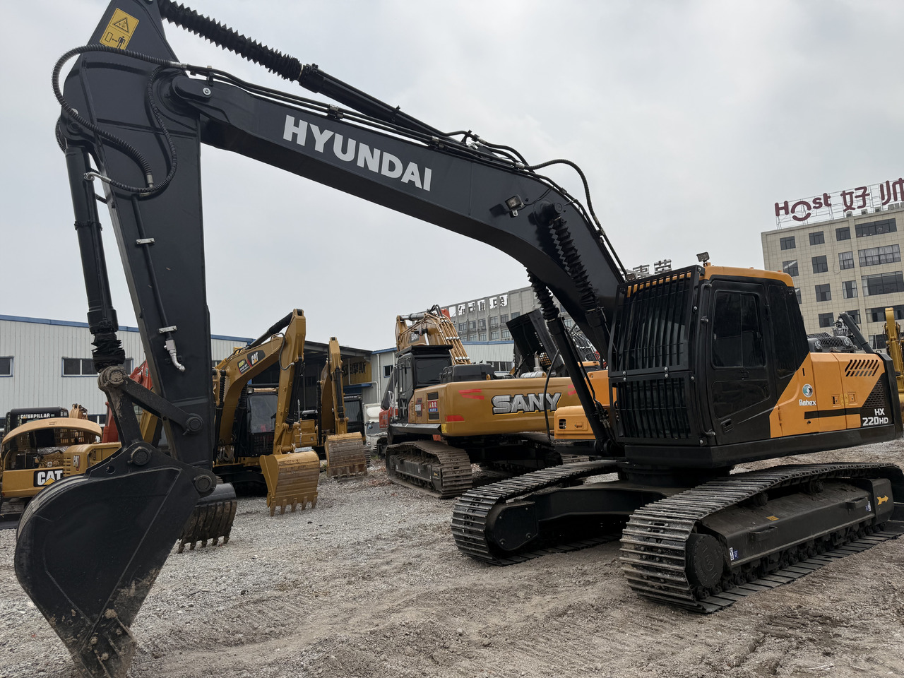 HYUNDAI HX220HD - Гусеничный экскаватор: фото 2 HYUNDAI HX220HD - Гусеничный экскаватор: фото 2