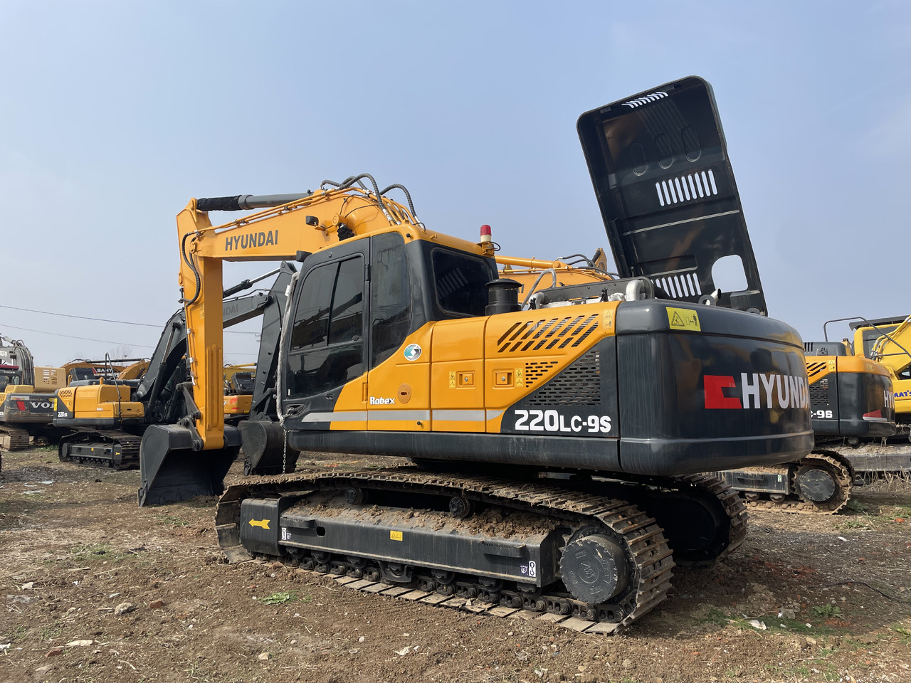 Hyundai R220LC-9S - Гусеничный экскаватор: фото 1 Hyundai R220LC-9S - Гусеничный экскаватор: фото 1