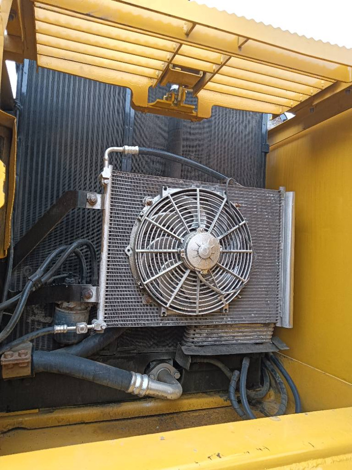 Komatsu PC 220-8 - Гусеничный экскаватор: фото 5 Komatsu PC 220-8 - Гусеничный экскаватор: фото 5