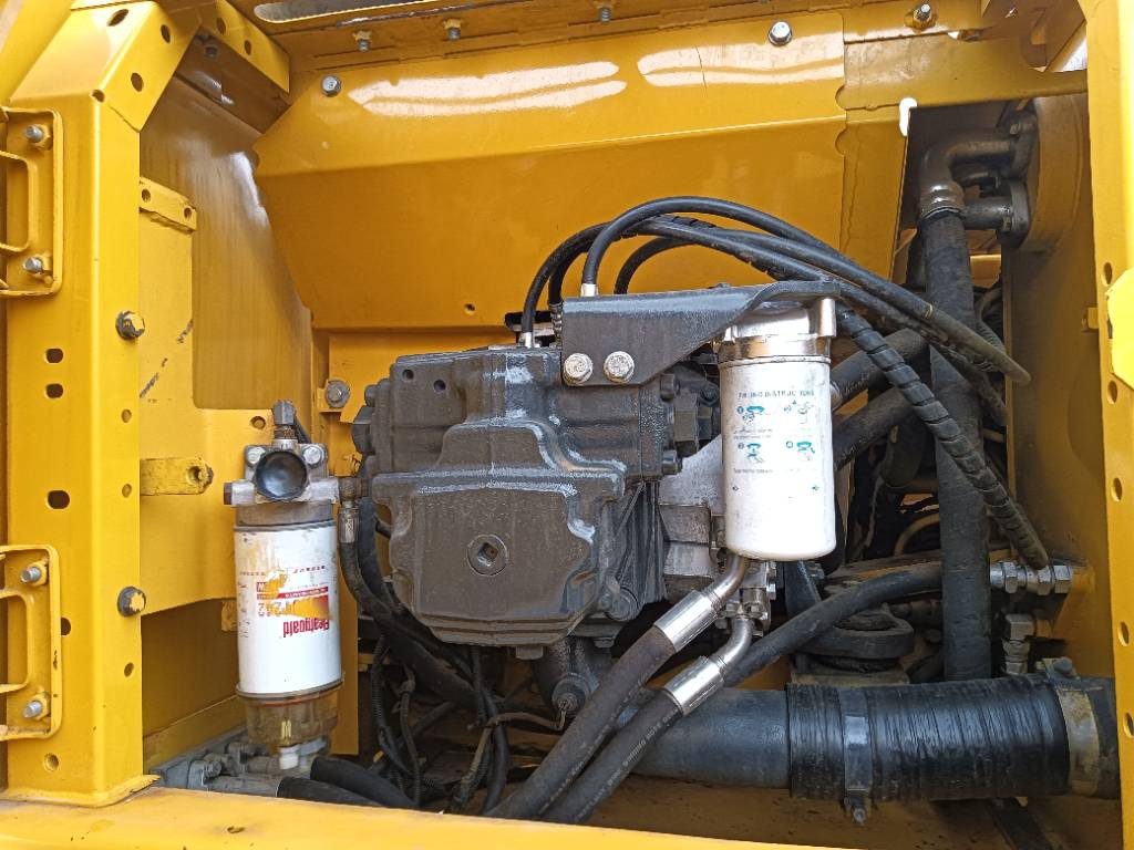 Komatsu PC 220-8 - Гусеничный экскаватор: фото 3 Komatsu PC 220-8 - Гусеничный экскаватор: фото 3