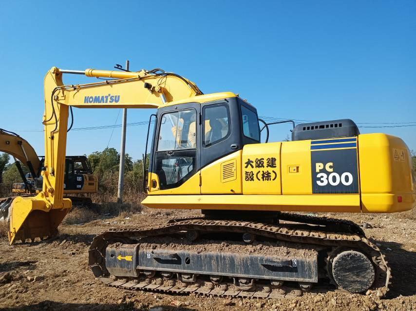 Komatsu PC 300 - Гусеничный экскаватор: фото 1 Komatsu PC 300 - Гусеничный экскаватор: фото 1