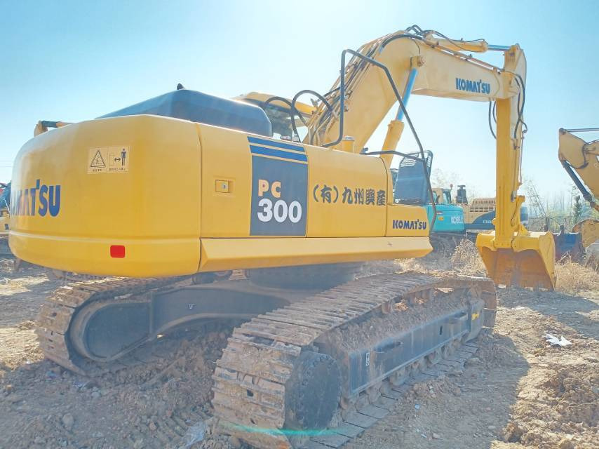 Komatsu PC 300 - Гусеничный экскаватор: фото 2 Komatsu PC 300 - Гусеничный экскаватор: фото 2