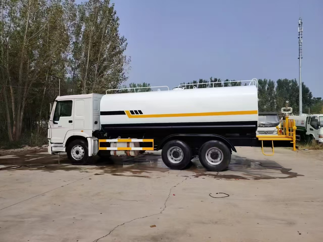 SINOTRUK HOWO sprinkler - Грузовик-цистерна: фото 4 SINOTRUK HOWO sprinkler - Грузовик-цистерна: фото 4