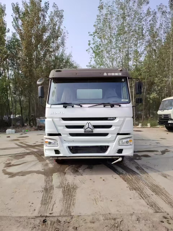 SINOTRUK HOWO sprinkler - Грузовик-цистерна: фото 5 SINOTRUK HOWO sprinkler - Грузовик-цистерна: фото 5