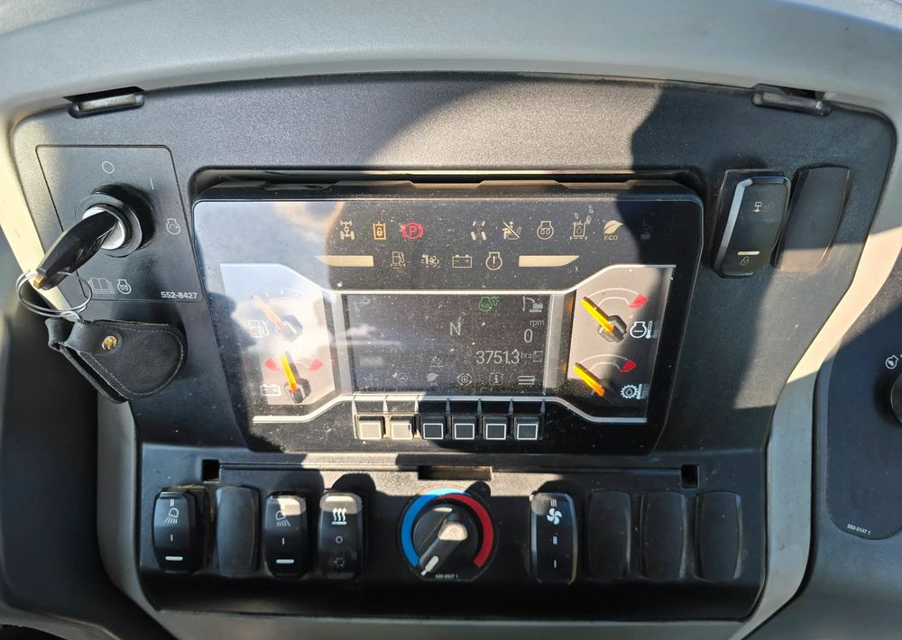 Caterpillar - Экскаватор-погрузчик: фото 4 Caterpillar - Экскаватор-погрузчик: фото 4