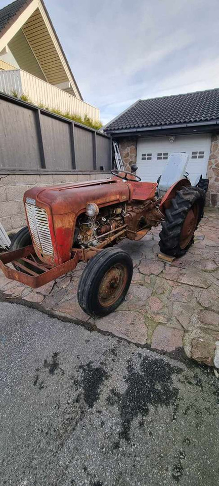 1958 Massey Ferguson MF 35 traktor (rep.-objekt) - Трактор: фото 1 1958 Massey Ferguson MF 35 traktor (rep.-objekt) - Трактор: фото 1