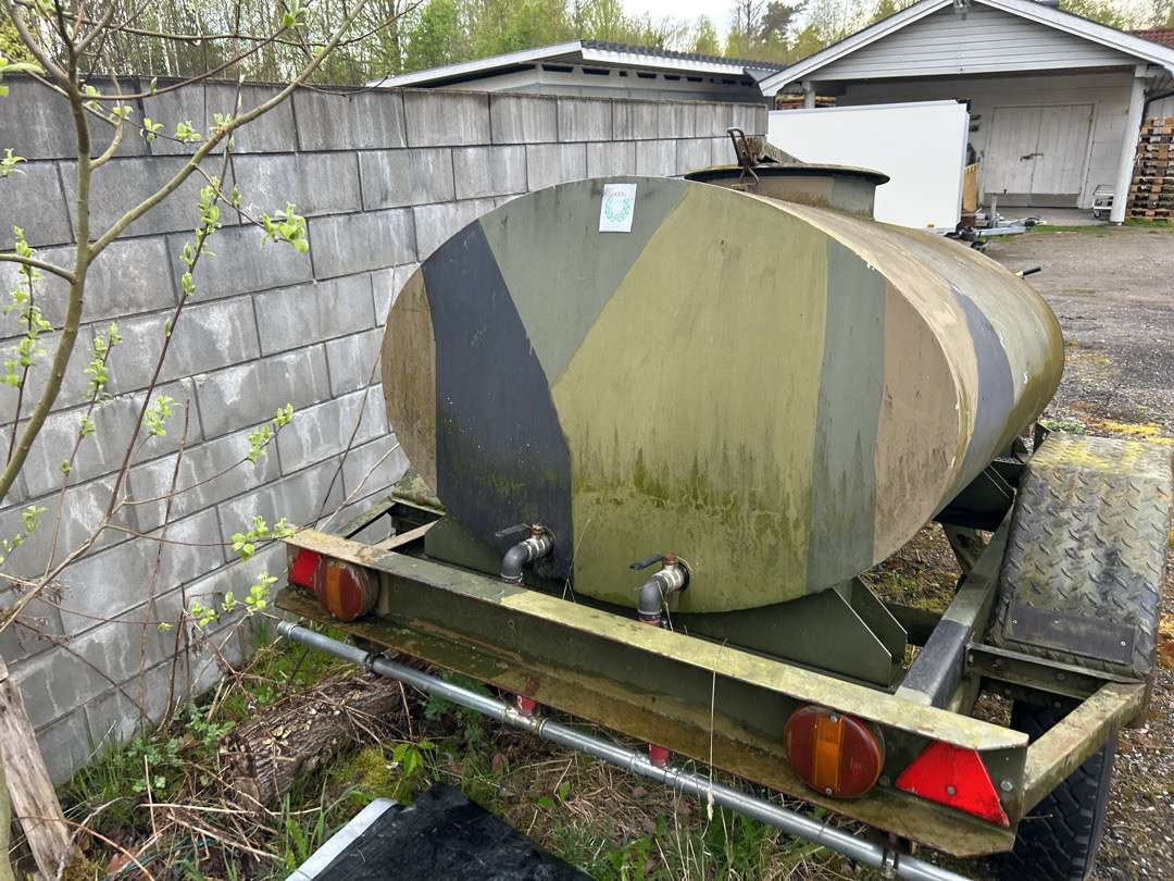 Vanntankhenger 1000 liter - Прицеп: фото 4 Vanntankhenger 1000 liter - Прицеп: фото 4