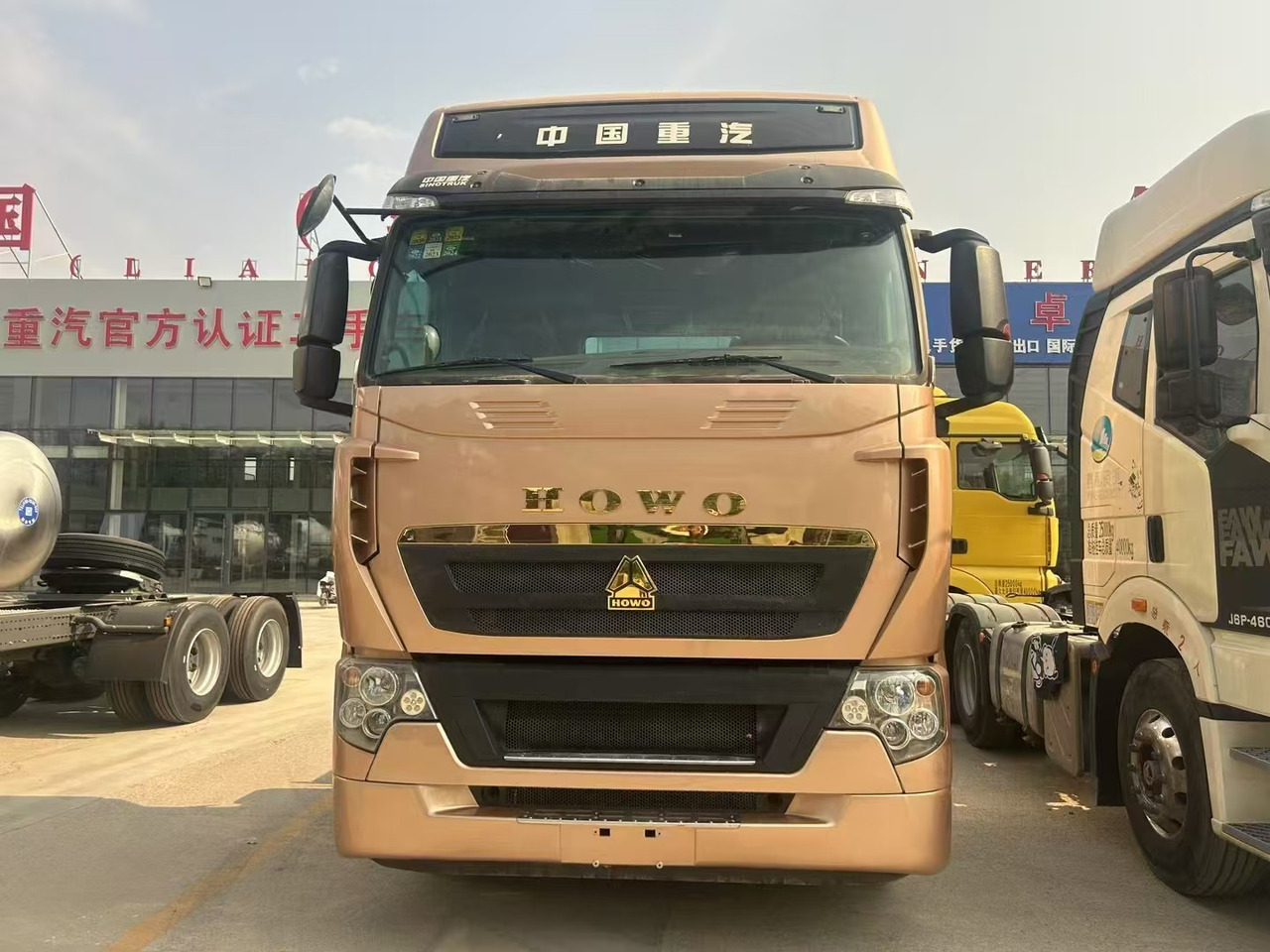 HOWO T7H - Тягач: фото 2 HOWO T7H - Тягач: фото 2