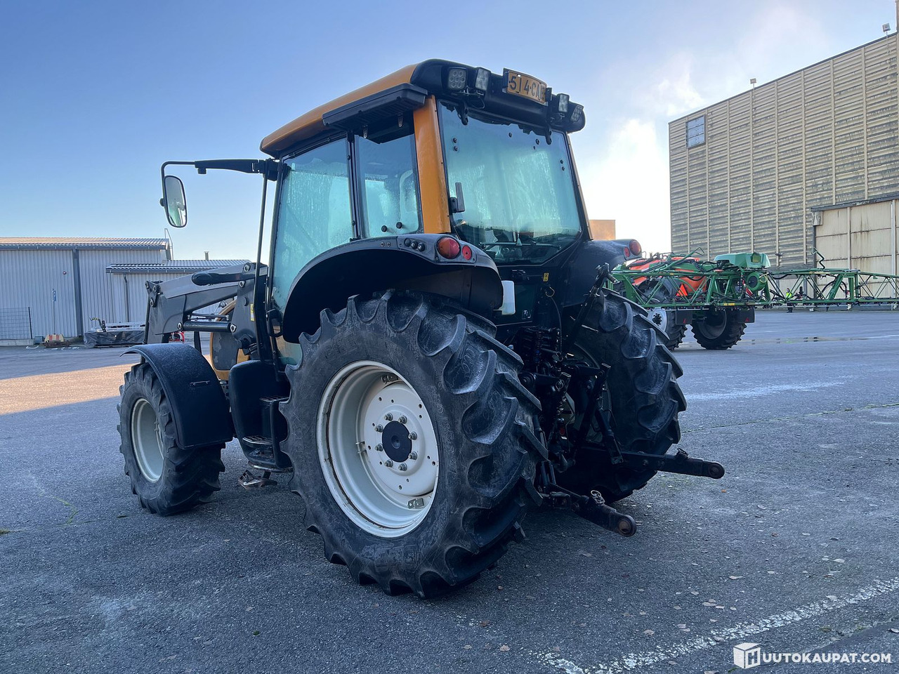 Valtra N92 tractor with loader, 5,500 h, 2010, Salo - Трактор: фото 3 Valtra N92 tractor with loader, 5,500 h, 2010, Salo - Трактор: фото 3