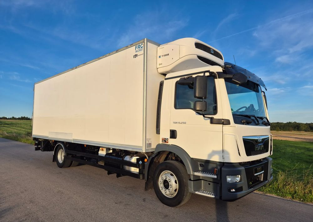 MAN TGM 15.250 7.5m winda AUTOMAT KLIMA z Niemiec EURO 6 / CHŁODNIA T-1000R THERMOKING - Рефрижератор: фото 2 MAN TGM 15.250 7.5m winda AUTOMAT KLIMA z Niemiec EURO 6 / CHŁODNIA T-1000R THERMOKING - Рефрижератор: фото 2
