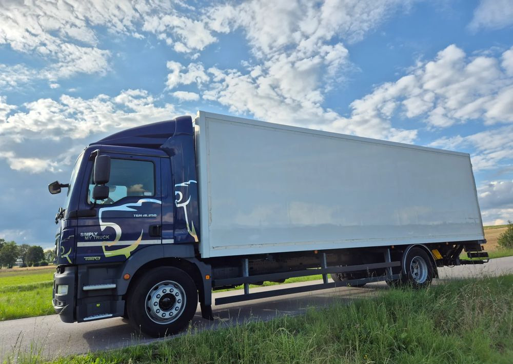 MAN TGM 18.250 Carrier 1950 D/E z Holandii / TOP STAN / 7.5m / 18 palet / winda + drzwi boczne / OKAZJA - Рефрижератор: фото 1 MAN TGM 18.250 Carrier 1950 D/E z Holandii / TOP STAN / 7.5m / 18 palet / winda + drzwi boczne / OKAZJA - Рефрижератор: фото 1