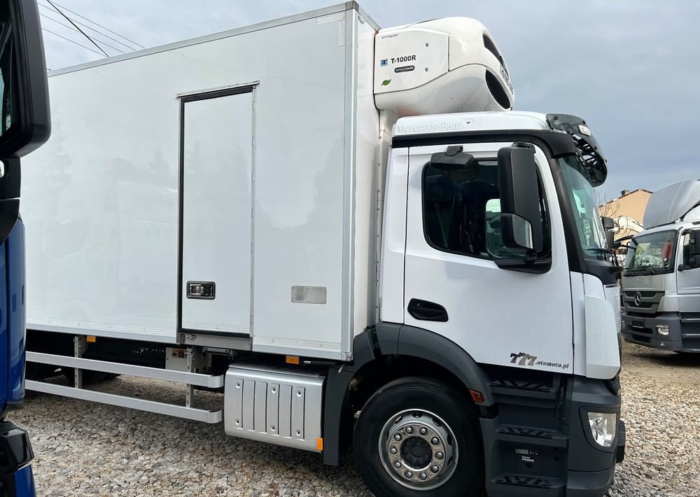 Mercedes-Benz Antos 1824 THERMO King DRZWI + winda + 2x drzwi boczne / 8.3m / z Holandii / KLIMA LEKKI / Axor man Tgm T1000-R - Рефрижератор: фото 3 Mercedes-Benz Antos 1824 THERMO King DRZWI + winda + 2x drzwi boczne / 8.3m / z Holandii / KLIMA LEKKI / Axor man Tgm T1000-R - Рефрижератор: фото 3