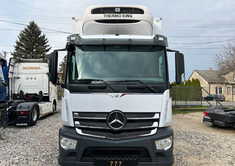 Mercedes-Benz Antos 1824 THERMO King DRZWI + winda + 2x drzwi boczne / 8.3m / z Holandii / KLIMA LEKKI / Axor man Tgm T1000-R - Рефрижератор: фото 4 Mercedes-Benz Antos 1824 THERMO King DRZWI + winda + 2x drzwi boczne / 8.3m / z Holandii / KLIMA LEKKI / Axor man Tgm T1000-R - Рефрижератор: фото 4