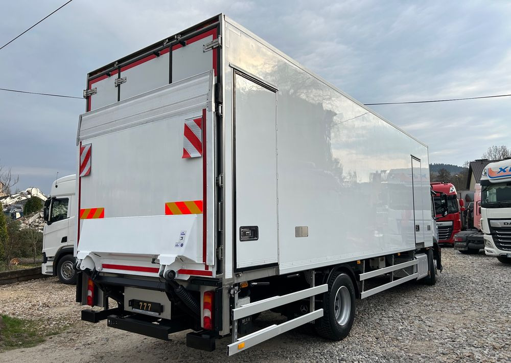 Mercedes-Benz Antos 1824 THERMO King DRZWI + winda + 2x drzwi boczne / 8.3m / z Holandii / KLIMA LEKKI / Axor man Tgm T1000-R - Рефрижератор: фото 5 Mercedes-Benz Antos 1824 THERMO King DRZWI + winda + 2x drzwi boczne / 8.3m / z Holandii / KLIMA LEKKI / Axor man Tgm T1000-R - Рефрижератор: фото 5