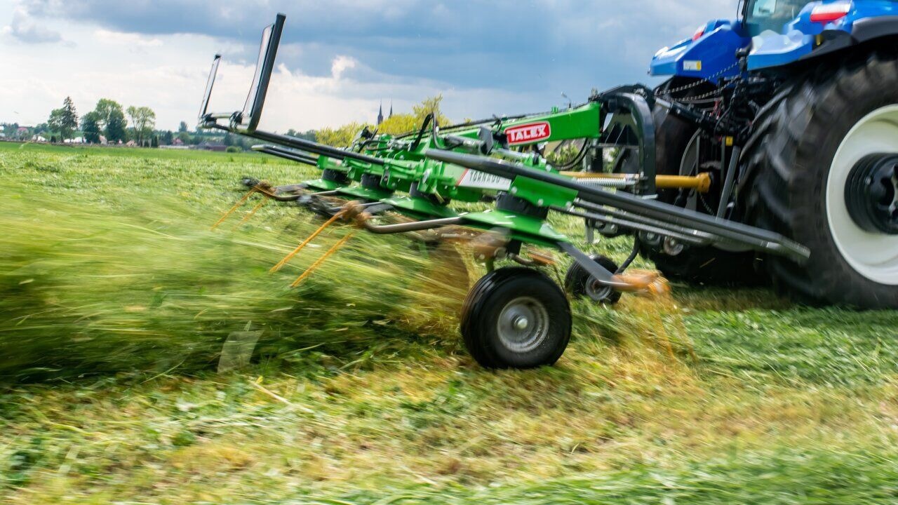 Talex Przetrząsacz 4 wirnikowy zawieszany z WOM, Tornado - Сеноворошилка: фото 5 Talex Przetrząsacz 4 wirnikowy zawieszany z WOM, Tornado - Сеноворошилка: фото 5