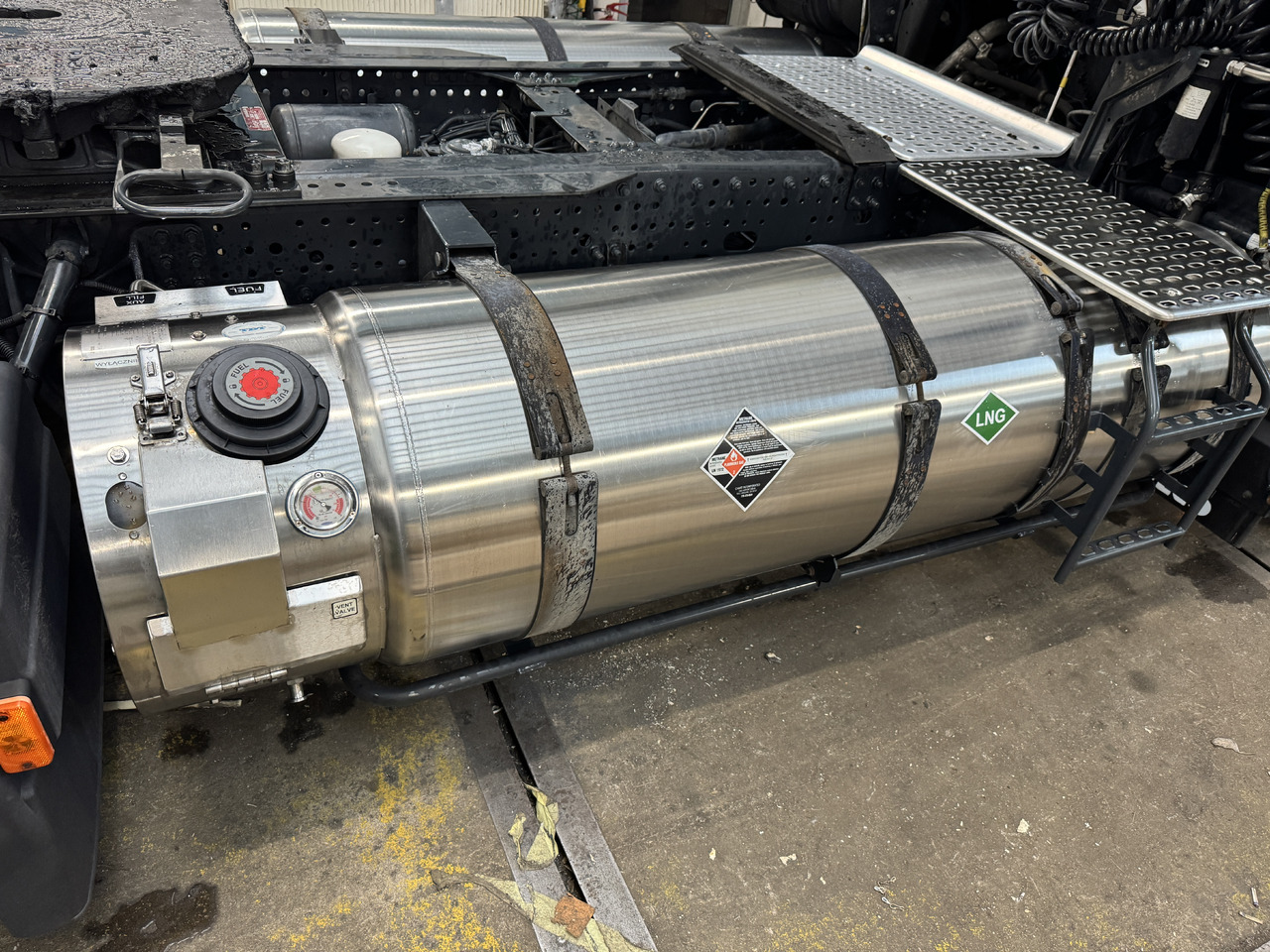 IVECO STRALIS HI-WAY S-WAY - Топливный бак: фото 1 IVECO STRALIS HI-WAY S-WAY - Топливный бак: фото 1