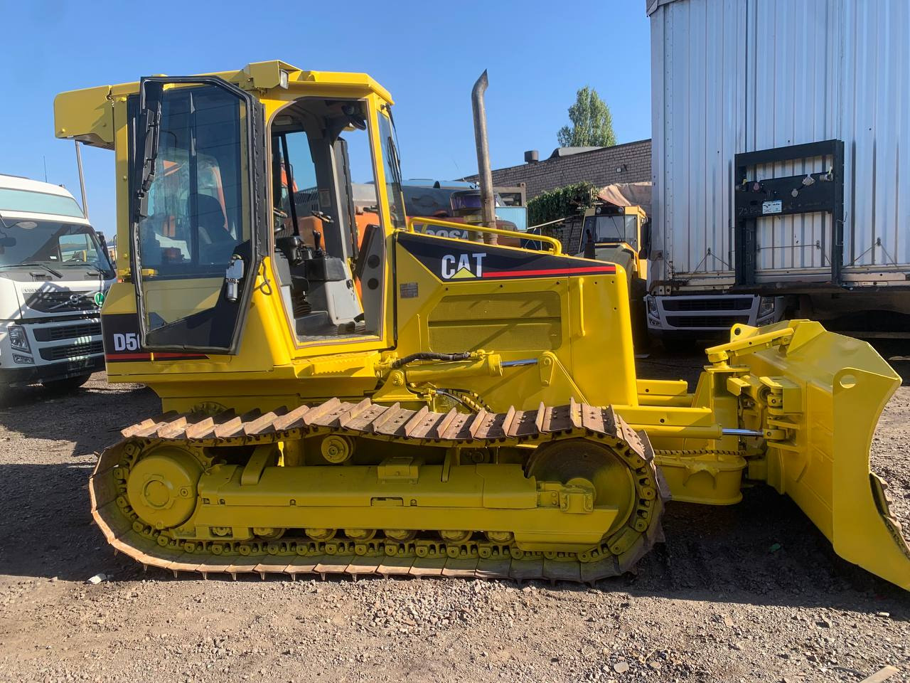 CATERPILLAR D5G - Бульдозер: фото 1 CATERPILLAR D5G - Бульдозер: фото 1