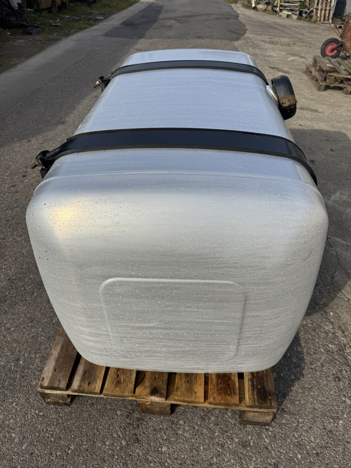 Ford F-Max - Топливный бак: фото 5 Ford F-Max - Топливный бак: фото 5