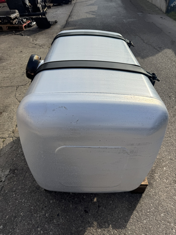 Ford F-Max - Топливный бак: фото 3 Ford F-Max - Топливный бак: фото 3