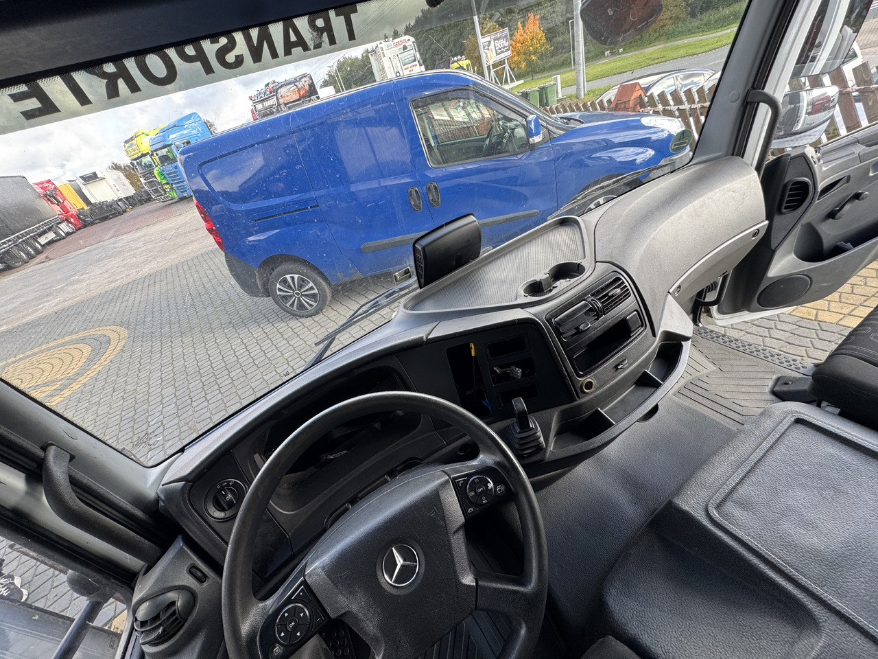 Mercedes Atego Axor - Кабина и интерьер: фото 1 Mercedes Atego Axor - Кабина и интерьер: фото 1