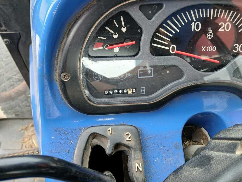 Трактор New Holland TC 27: фото 17 Трактор New Holland TC 27: фото 17