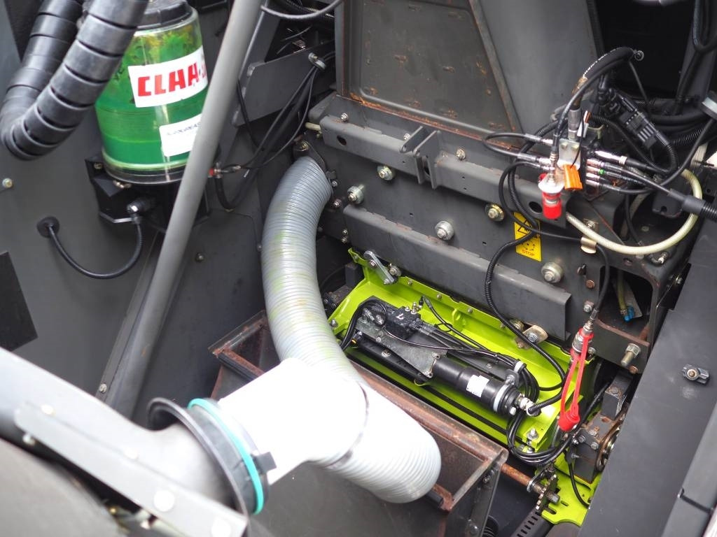 Кормоуборочный комбайн Claas Jaguar 850 4x4 + Orbis 600 SD: фото 12 Кормоуборочный комбайн Claas Jaguar 850 4x4 + Orbis 600 SD: фото 12