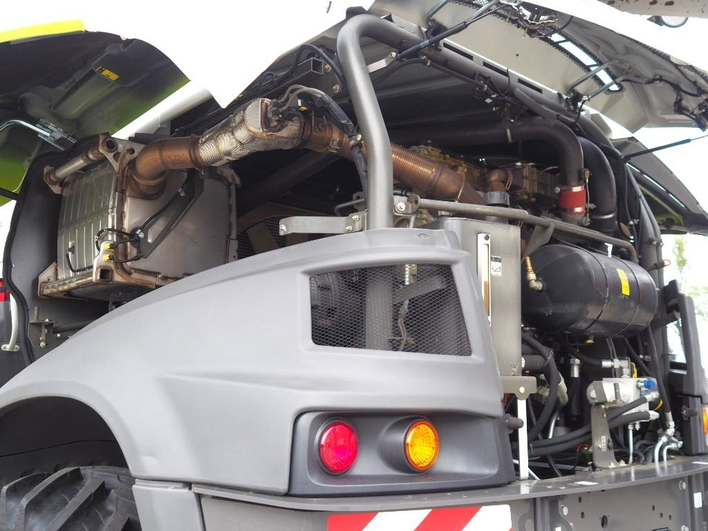 Кормоуборочный комбайн Claas Jaguar 850 4x4 + Orbis 600 SD: фото 10 Кормоуборочный комбайн Claas Jaguar 850 4x4 + Orbis 600 SD: фото 10