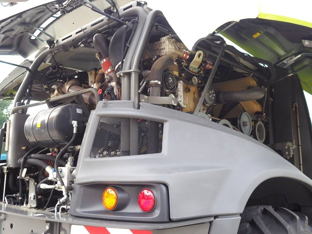 Кормоуборочный комбайн Claas Jaguar 850 4x4 + Orbis 600 SD: фото 11 Кормоуборочный комбайн Claas Jaguar 850 4x4 + Orbis 600 SD: фото 11