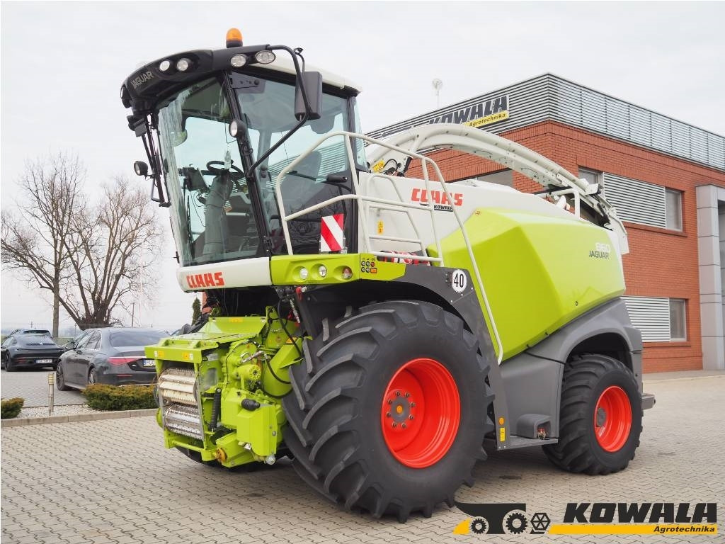 Claas Jaguar 860 4WD - Кормоуборочный комбайн: фото 1 Claas Jaguar 860 4WD - Кормоуборочный комбайн: фото 1