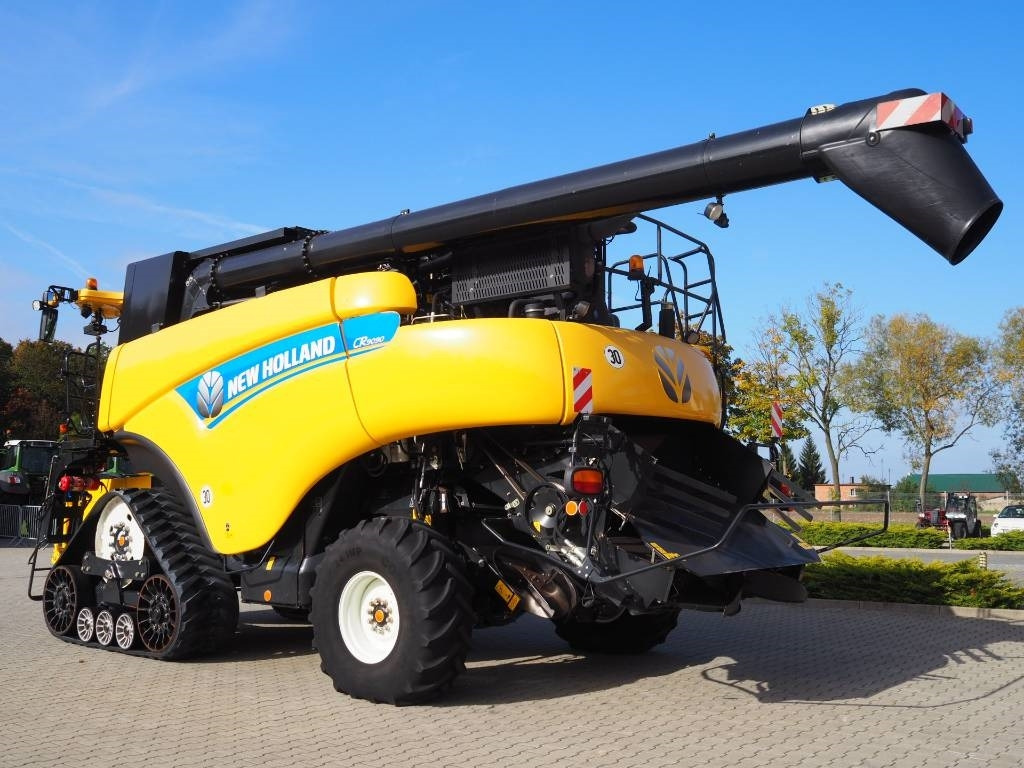 New Holland CR 9090 SmartTrax 4WD + VF 10,7 m - Зерноуборочный комбайн: фото 2 New Holland CR 9090 SmartTrax 4WD + VF 10,7 m - Зерноуборочный комбайн: фото 2