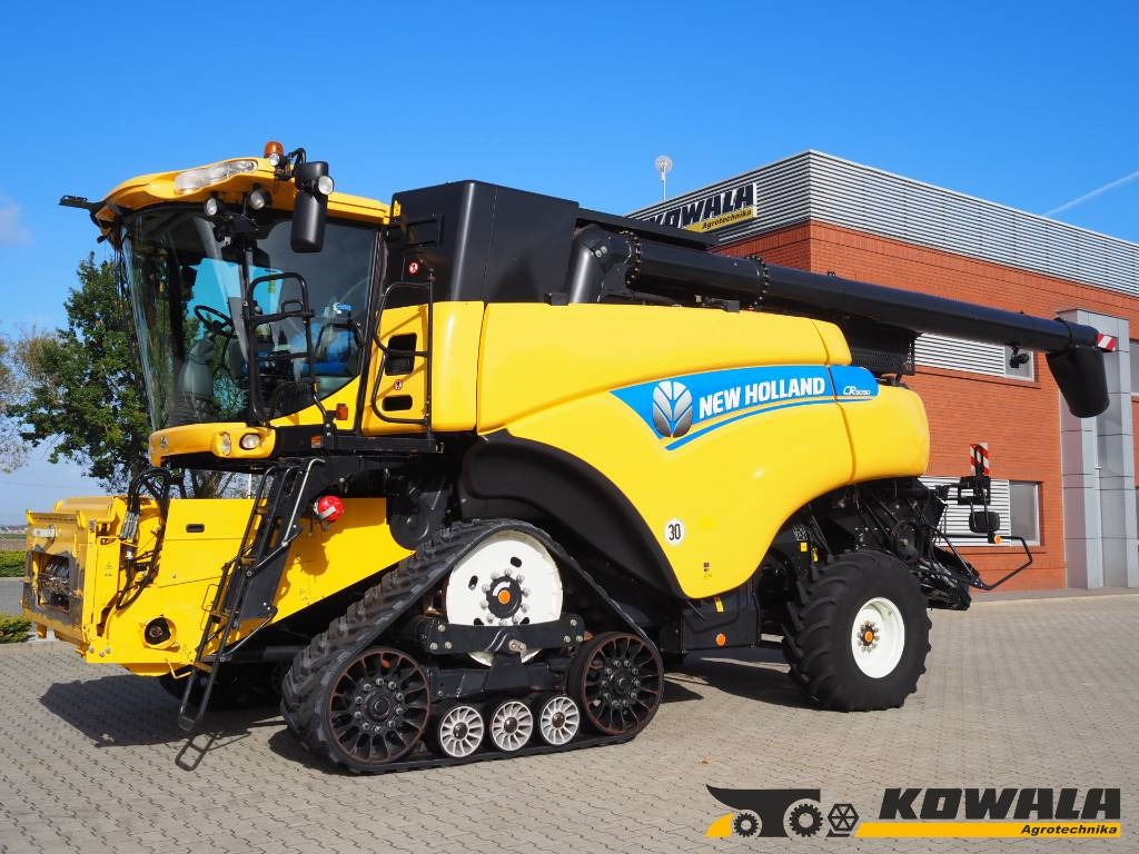 New Holland CR 9090 SmartTrax 4x4 + VF 10,7 m  - Зерноуборочный комбайн: фото 1 New Holland CR 9090 SmartTrax 4x4 + VF 10,7 m  - Зерноуборочный комбайн: фото 1