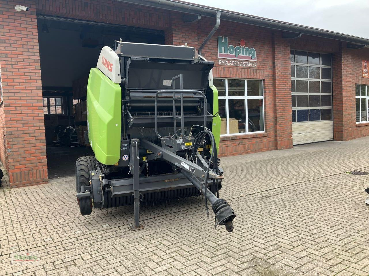 CLAAS Variant 385 - Пресс-подборщик рулонный: фото 1 CLAAS Variant 385 - Пресс-подборщик рулонный: фото 1