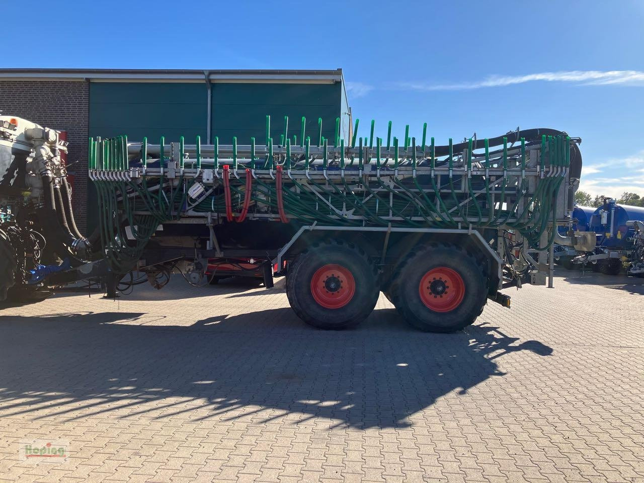 CLAAS Xerion 4000 Saddle Trac Gülletechnik - Трактор: фото 3 CLAAS Xerion 4000 Saddle Trac Gülletechnik - Трактор: фото 3