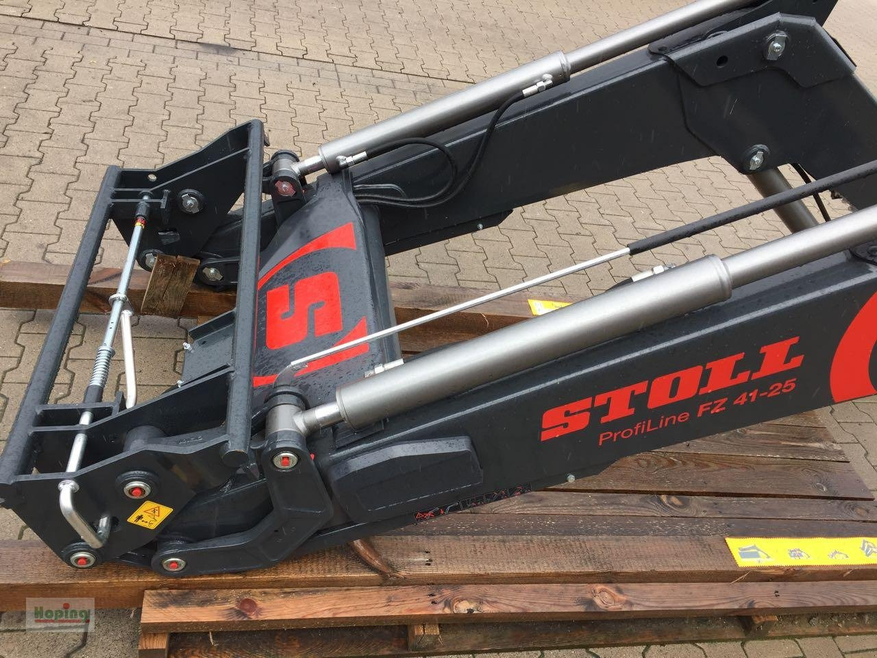 Stoll FZ41-25 - Фронтальный погрузчик для трактора: фото 5 Stoll FZ41-25 - Фронтальный погрузчик для трактора: фото 5