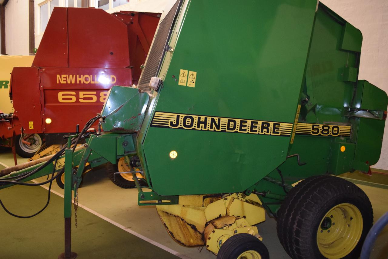 John Deere 580 - Пресс-подборщик рулонный: фото 1 John Deere 580 - Пресс-подборщик рулонный: фото 1