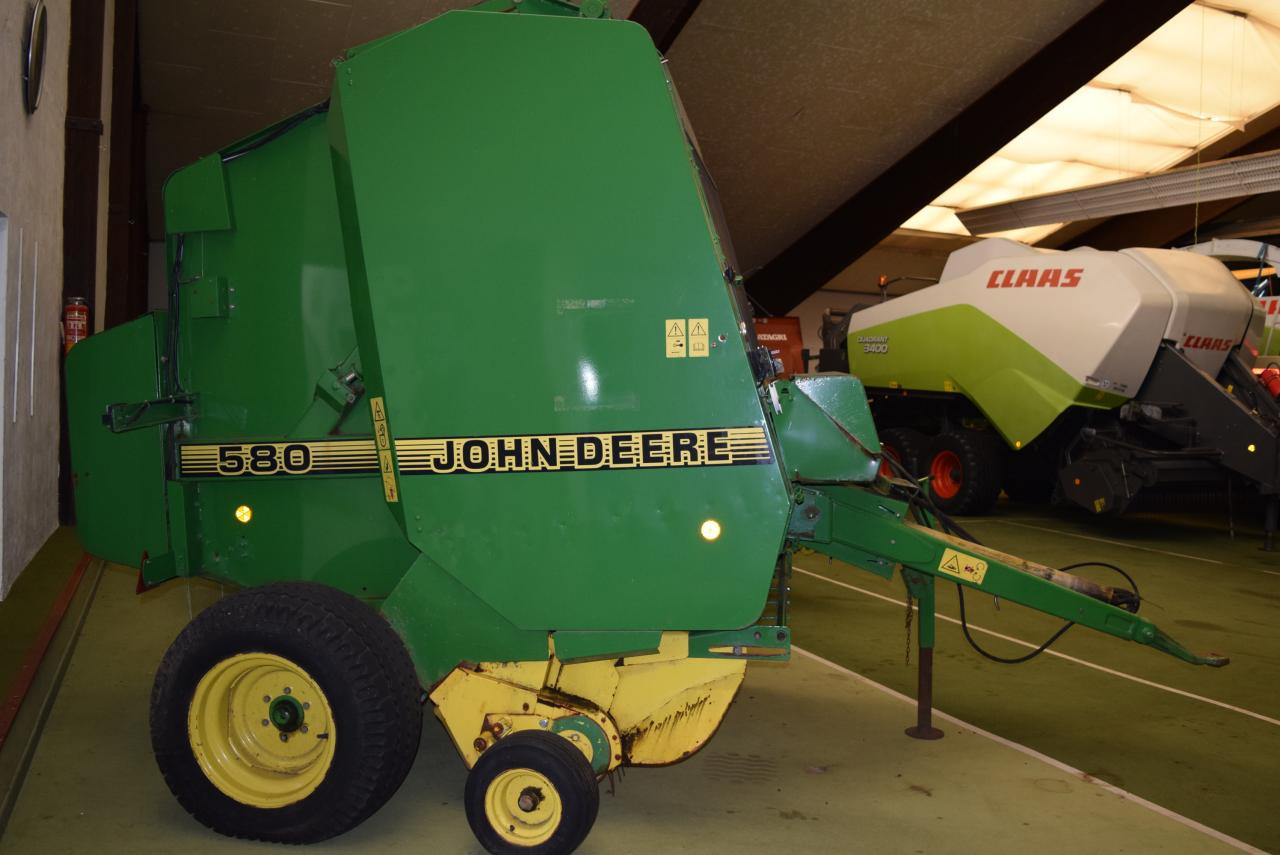 John Deere 580 - Пресс-подборщик рулонный: фото 2 John Deere 580 - Пресс-подборщик рулонный: фото 2