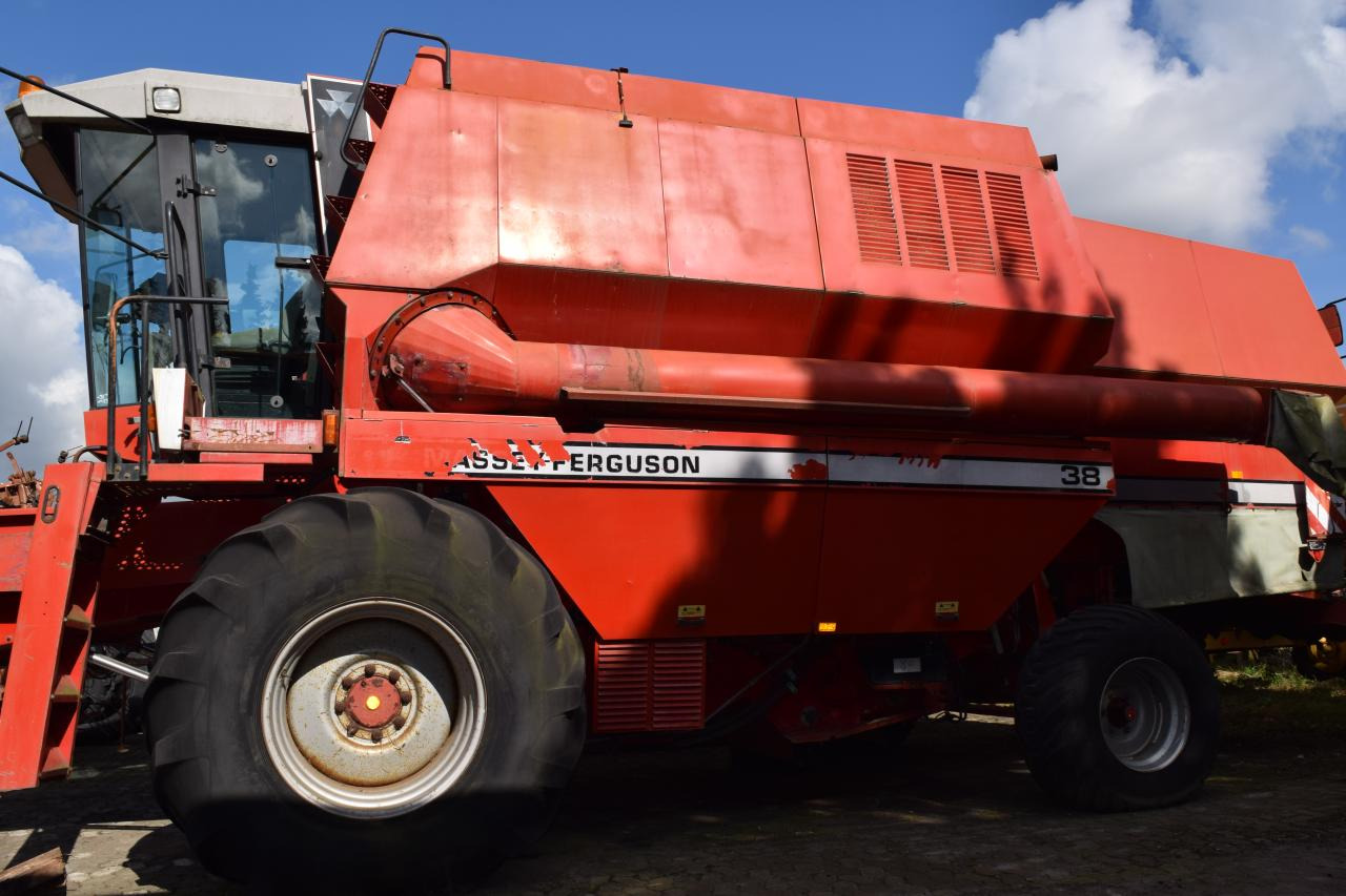 Massey Ferguson MF 38 - Зерноуборочный комбайн: фото 3 Massey Ferguson MF 38 - Зерноуборочный комбайн: фото 3
