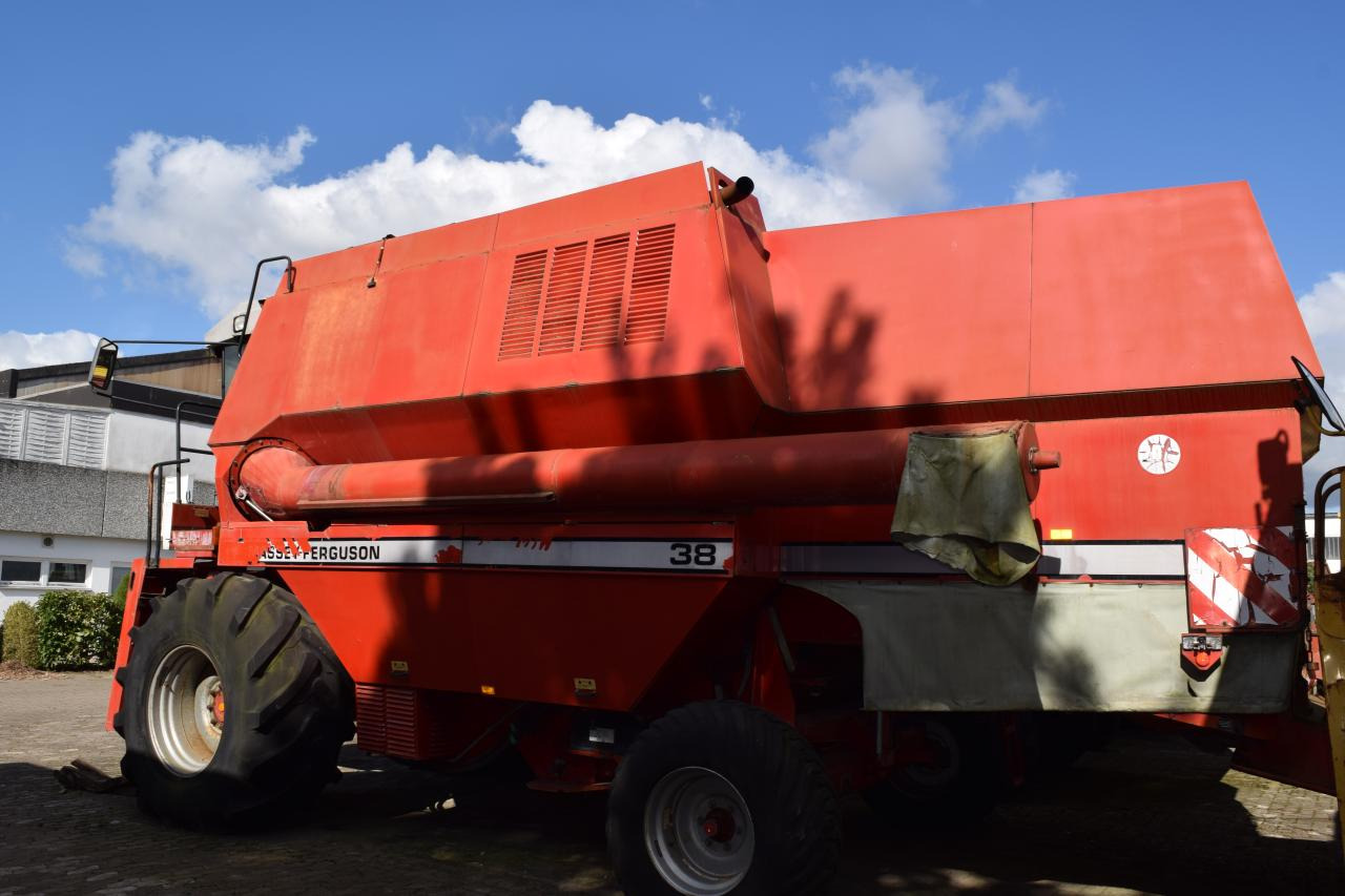 Massey Ferguson MF 38 - Зерноуборочный комбайн: фото 4 Massey Ferguson MF 38 - Зерноуборочный комбайн: фото 4