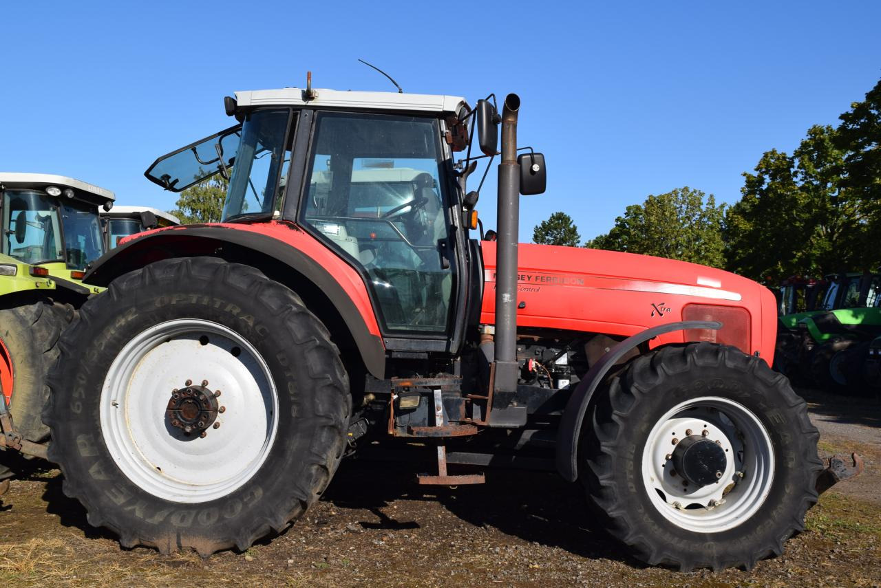 Massey Ferguson MF 8250 - Трактор: фото 3 Massey Ferguson MF 8250 - Трактор: фото 3