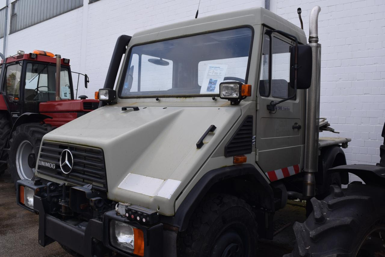 Mercedes-Benz Unimog U 90 - Трактор: фото 1 Mercedes-Benz Unimog U 90 - Трактор: фото 1