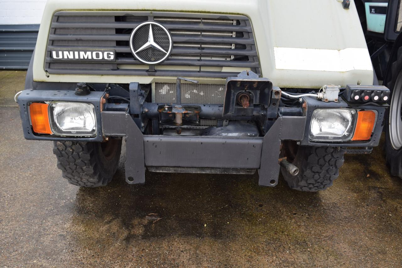 Mercedes-Benz Unimog U 90 - Трактор: фото 4 Mercedes-Benz Unimog U 90 - Трактор: фото 4