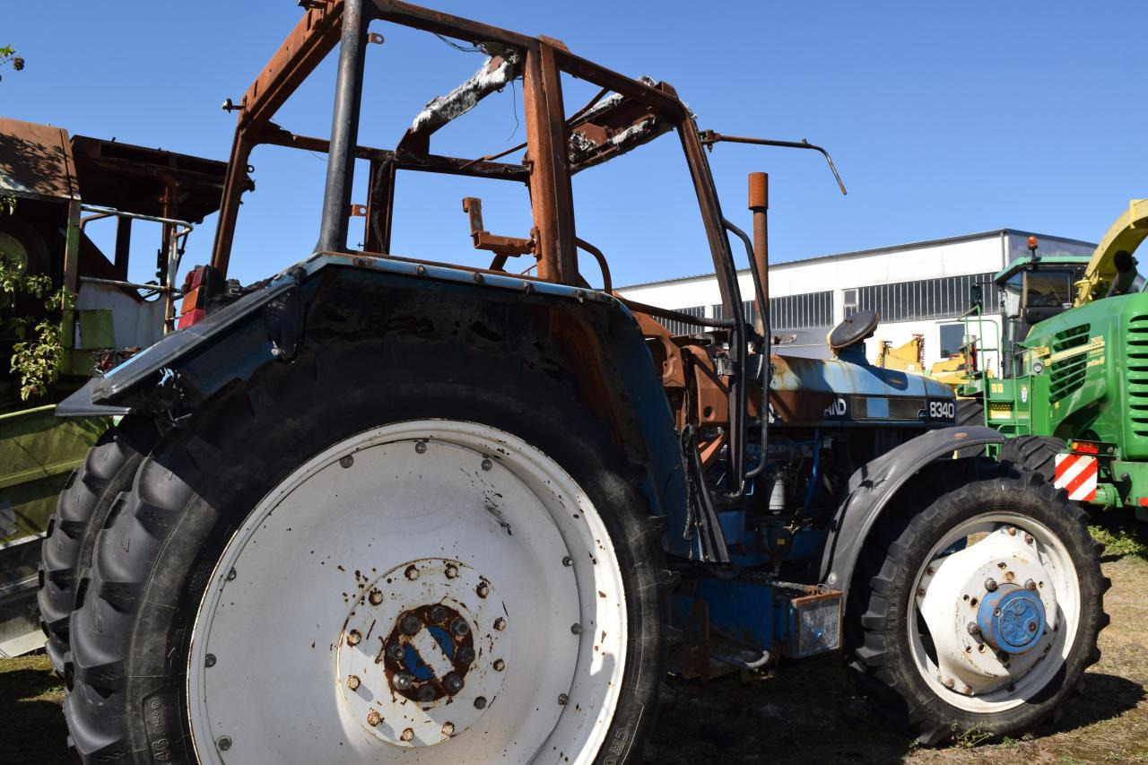 New Holland 8340 *zur Teileverwertung* - Трактор: фото 5 New Holland 8340 *zur Teileverwertung* - Трактор: фото 5