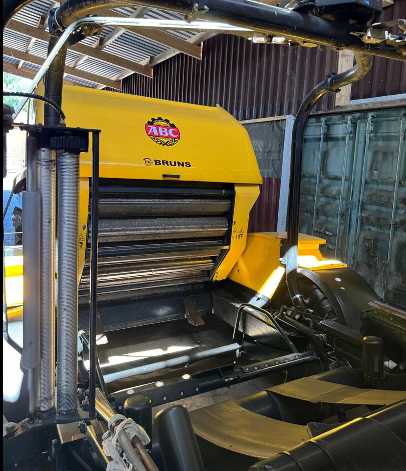 New Holland Rooll Baler 125 Combi - Пресс-подборщик рулонный: фото 4 New Holland Rooll Baler 125 Combi - Пресс-подборщик рулонный: фото 4