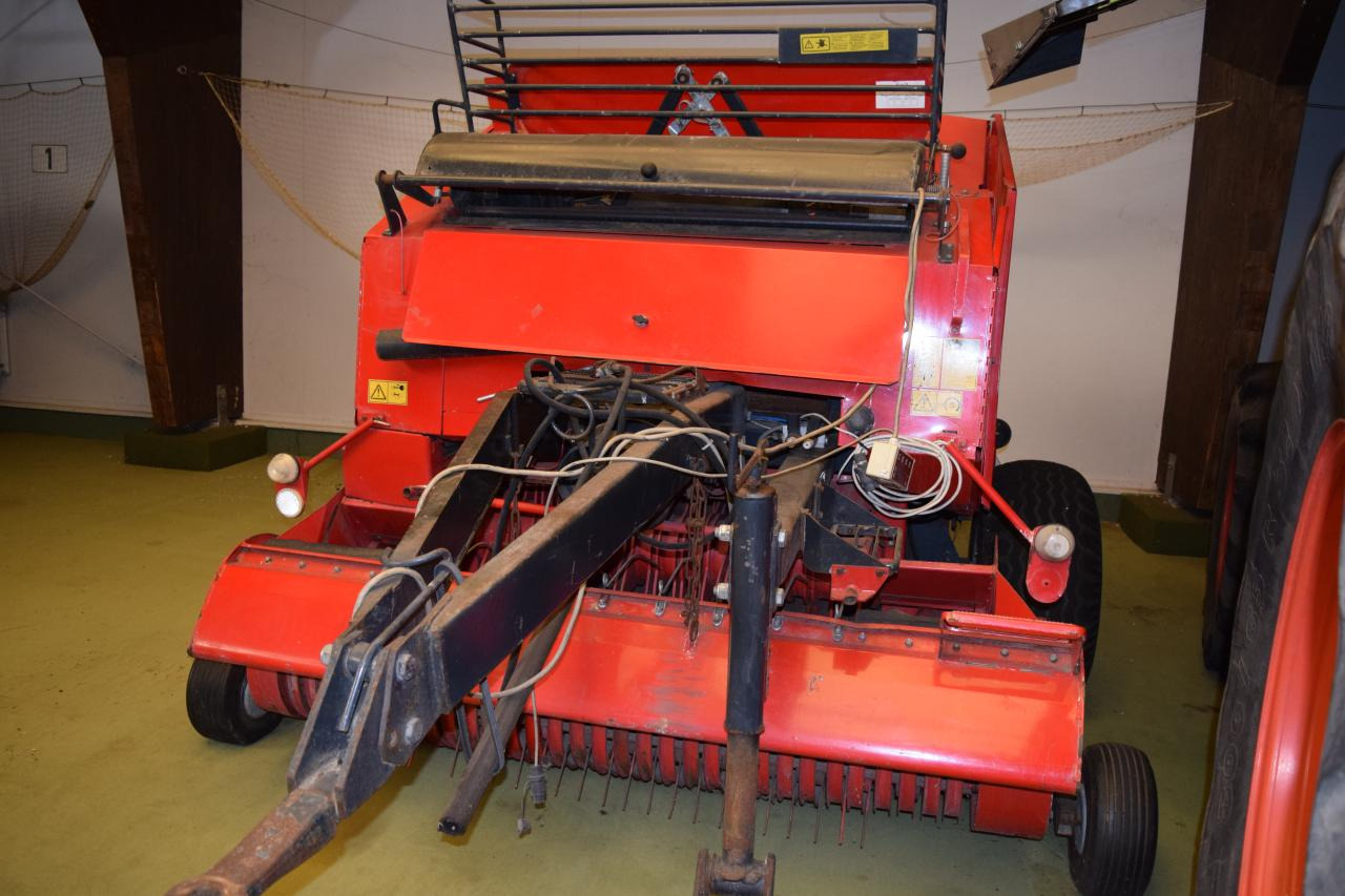 Unia DF 120.1.8 - Пресс-подборщик рулонный: фото 3 Unia DF 120.1.8 - Пресс-подборщик рулонный: фото 3